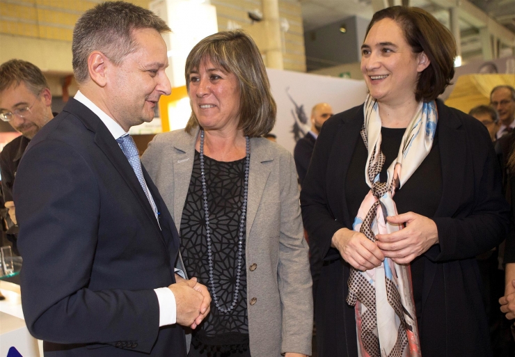Gilbert Saboya i l'alcaldessa de Barcelona, Ada Colau, durant l'acte d'inauguració del congrés.
